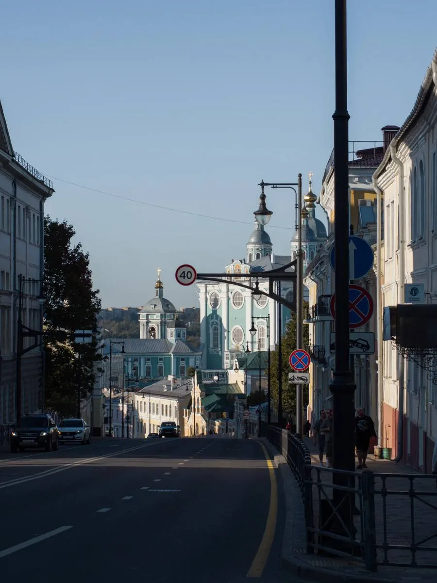 Городская улица и храм